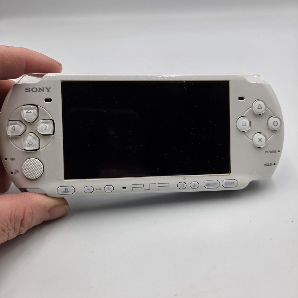 Sony PSP 3000 Pearl White Console Bundle Box Charger 2GB Memory Stick Tested JP